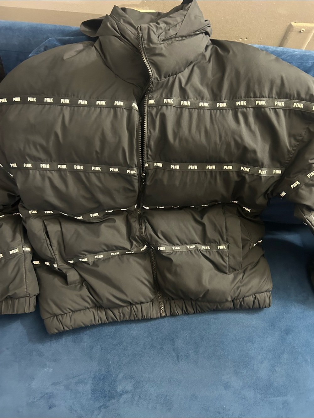 🐼🐼🐼Victoria's Secret Black Puffer Jacket with PINK Logo Tape
